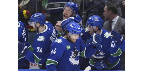 Osmiletá kariéra Kiefera Sherwooda v NHL Osmiletá kariéra Kiefera Sherwooda v NHL